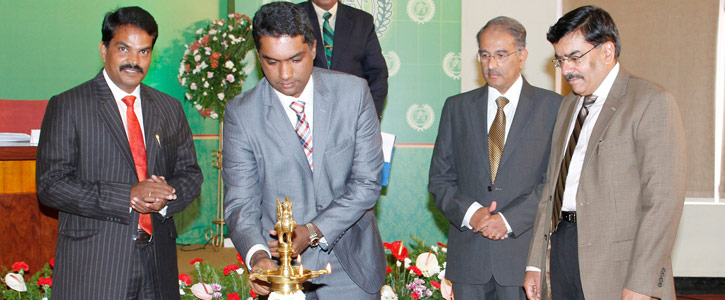 Director C.Shreedharan Lighting the PAT Annual Conference at Conoor on 17-09-2011,(left) R.Ambalavanan, Tea Board Executive Director, (right) TGB.Pinto, Vice Chairman PAT, CV.Sankar, Principal Secretary , Environment and Forests